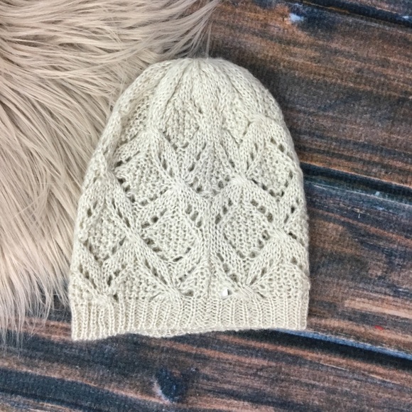Accessories - 5/$25 Nwot winter hat